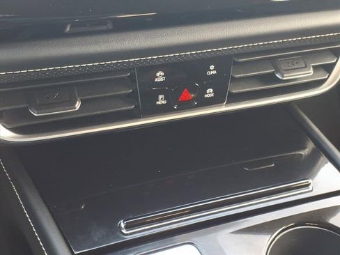 Used 2024 Volkswagen Atlas SE image 28