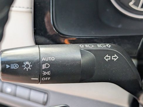 Used 2022 Nissan Pathfinder SV image 25