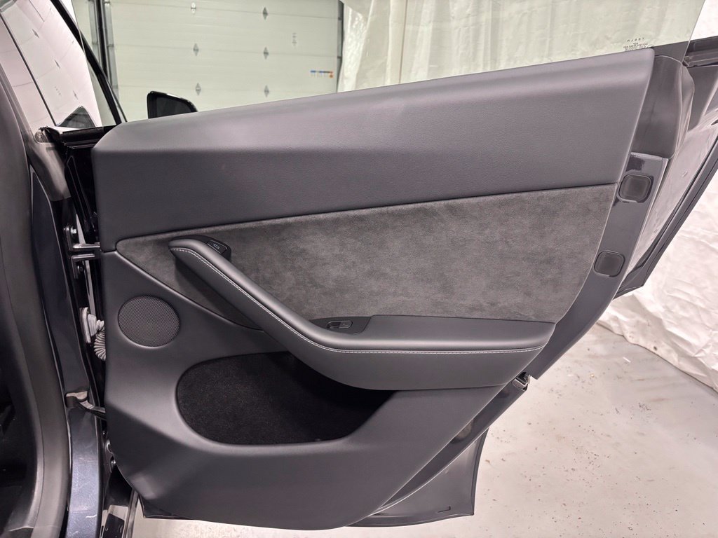 Used 2024 Tesla Model Y Long Range AWD/4WD image 45