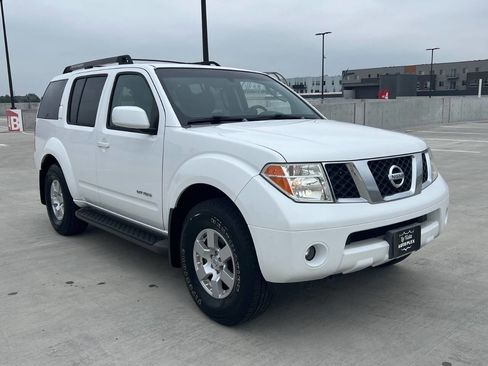 Used 2007 Nissan Pathfinder SE Off-Road w/ SE Off-Road Premium Pkg AWD/4WD image 4
