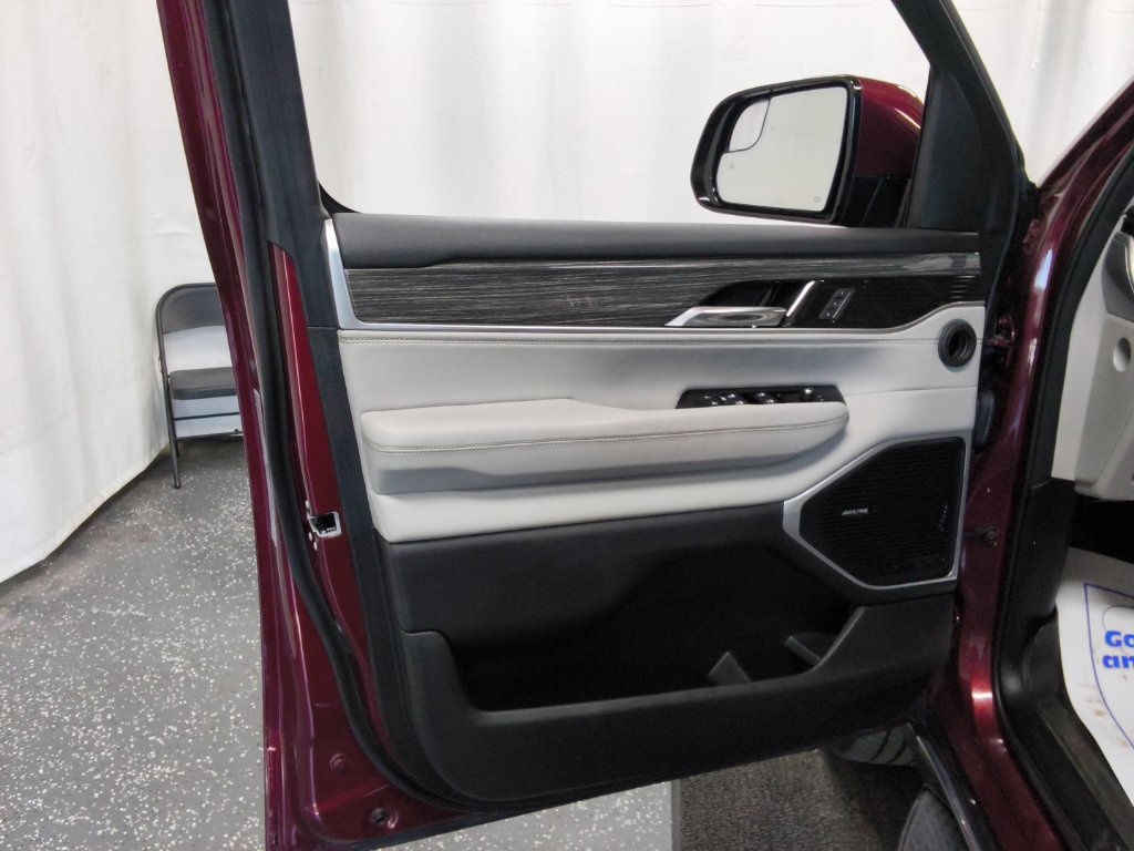 Used 2022 Jeep Wagoneer Series III w/ Flexible Seating Group AWD/4WD image 19