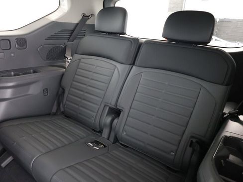 Used 2024 Kia EV9 Land image 23