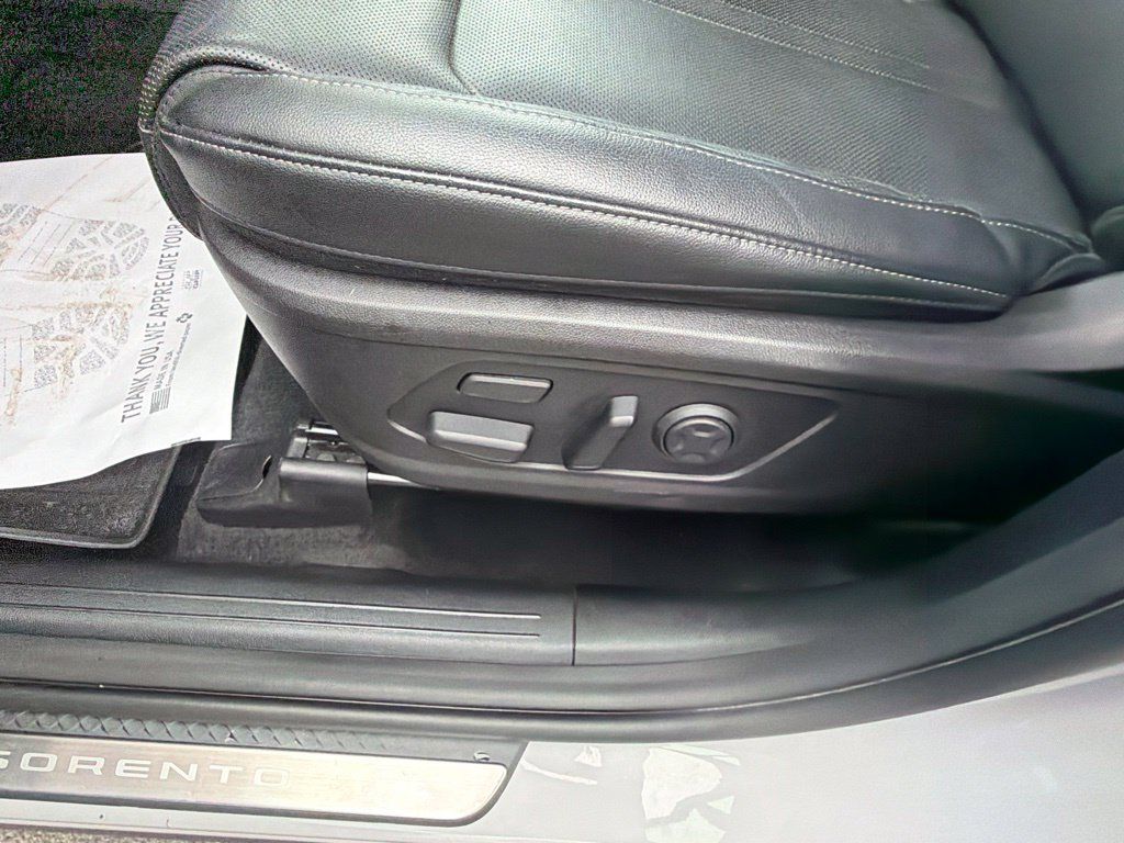 Used 2022 Kia Sorento SX FWD image 31