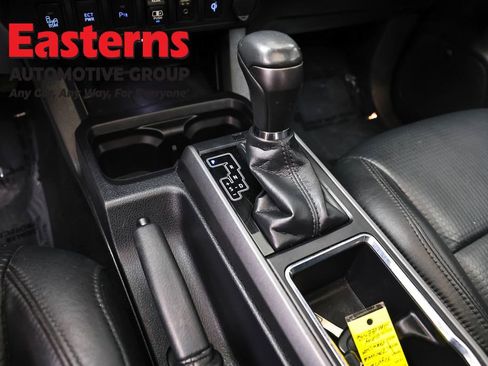 Used 2018 Toyota Tacoma TRD Sport AWD/4WD image 13