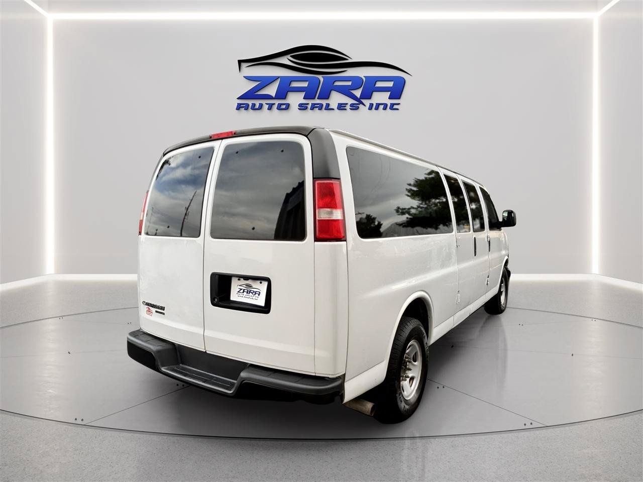 Used 2016 Chevrolet Express 3500 LT w/ LT Preferred Equipment Group RWD image 5