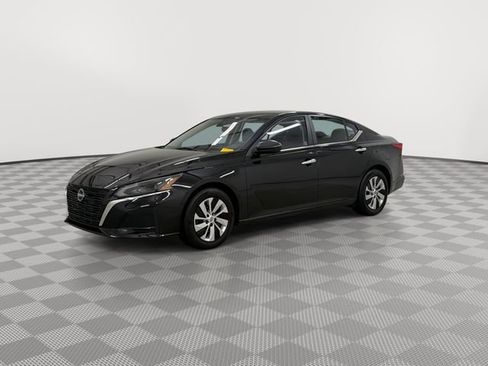 Used 2025 Nissan Altima 2.5 S image 4