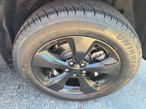 Used 2020 Jeep Cherokee Latitude Plus image 10