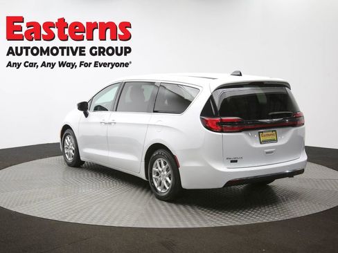 Used 2024 Chrysler Pacifica Touring-L image 63