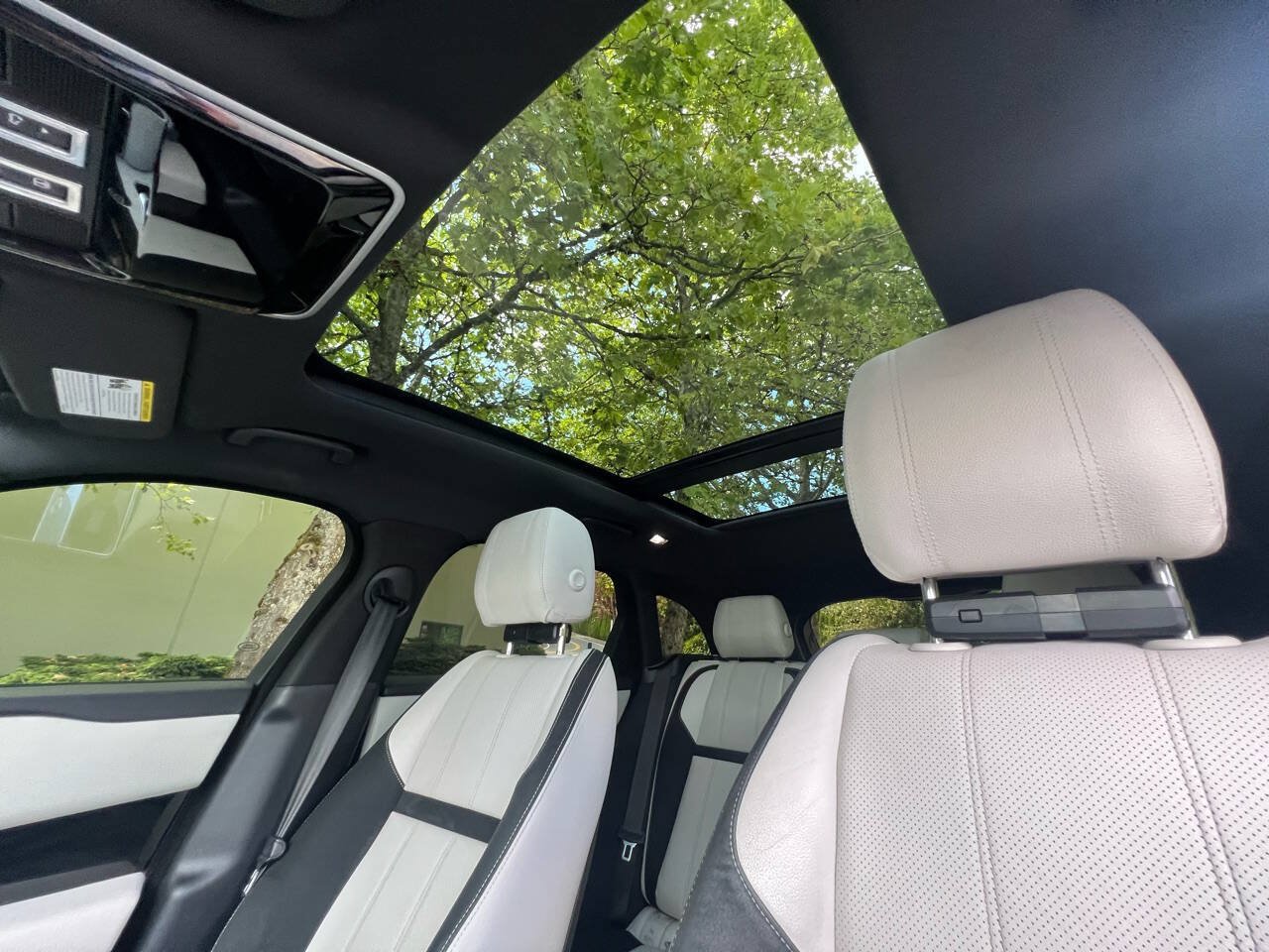 Used 2019 Land Rover Range Rover Velar R-Dynamic SE AWD/4WD image 13