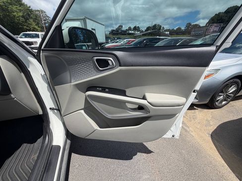 Used 2021 Kia Soul LX FWD image 17