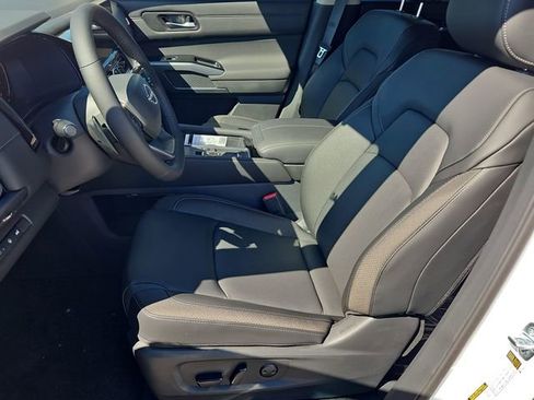 New 2026 Nissan Pathfinder SL w/ SL Premium Package FWD image 6