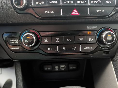 Used 2019 Kia Niro LX FWD image 15