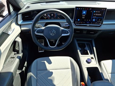 Certified 2026 Volkswagen Tiguan SE R-Line FWD image 12