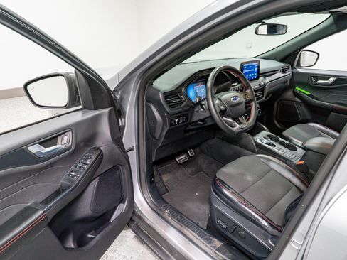 Used 2024 Ford Escape ST-Line image 12