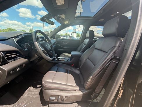 Used 2023 Chevrolet Traverse RS w/ LPO, Floor Liner Package AWD/4WD image 4
