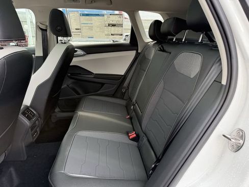 New 2026 Volkswagen Taos SE image 22