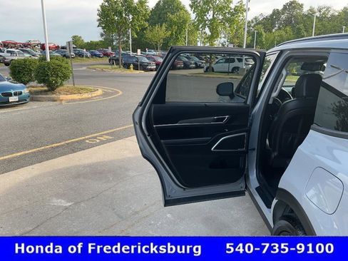 Used 2022 Kia Telluride EX w/ EX Premium Package AWD/4WD image 17