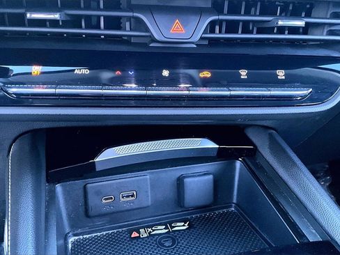 Used 2024 Buick Envision Sport Touring image 31