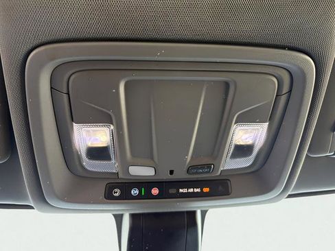 Used 2022 Chevrolet Silverado 2500 Custom w/ Custom Value Package image 21