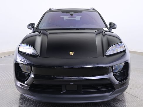 Used 2025 Porsche Macan 4 Electric AWD/4WD image 10