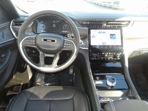 New 2025 Jeep Grand Cherokee L Limited w/ Luxury Tech Group II image 12