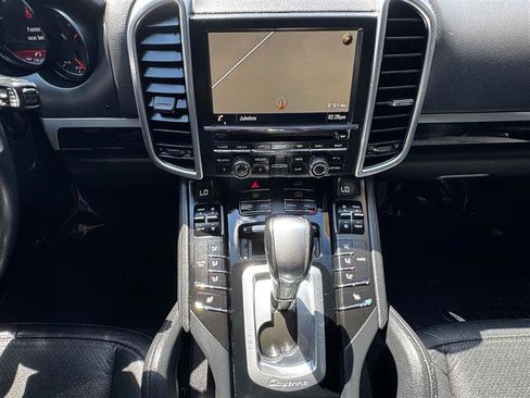 Used 2014 Porsche Cayenne image 33