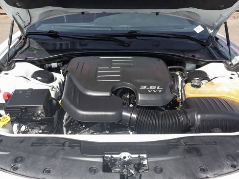 Used 2019 Dodge Charger SXT image 11