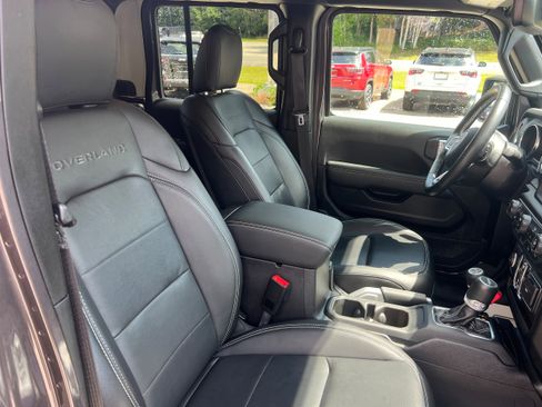 Used 2021 Jeep Gladiator Overland image 19