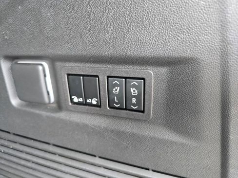 Used 2023 GMC Yukon Denali Ultimate image 22