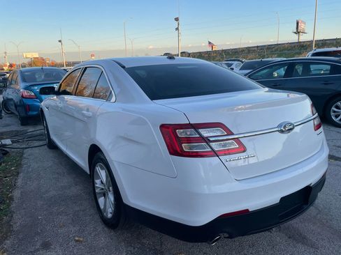 Used 2017 Ford Taurus SE image 5