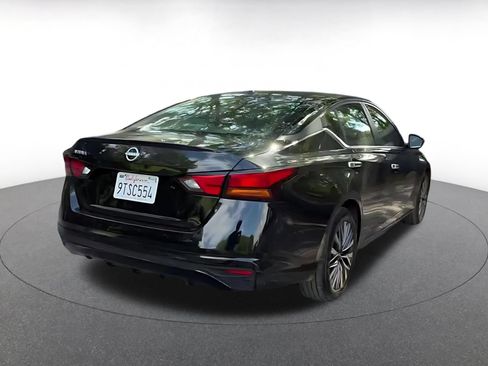 Used 2025 Nissan Altima 2.5 SV FWD image 14