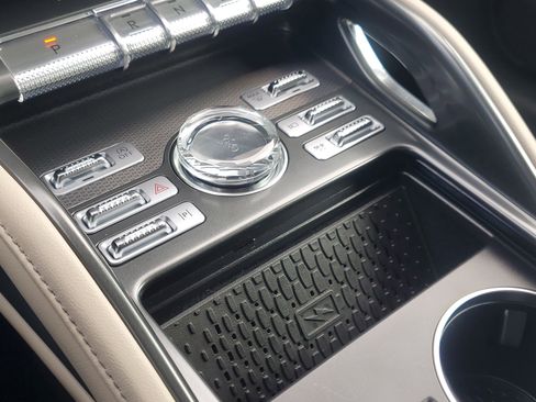 Used 2025 Lincoln Nautilus Premier image 33