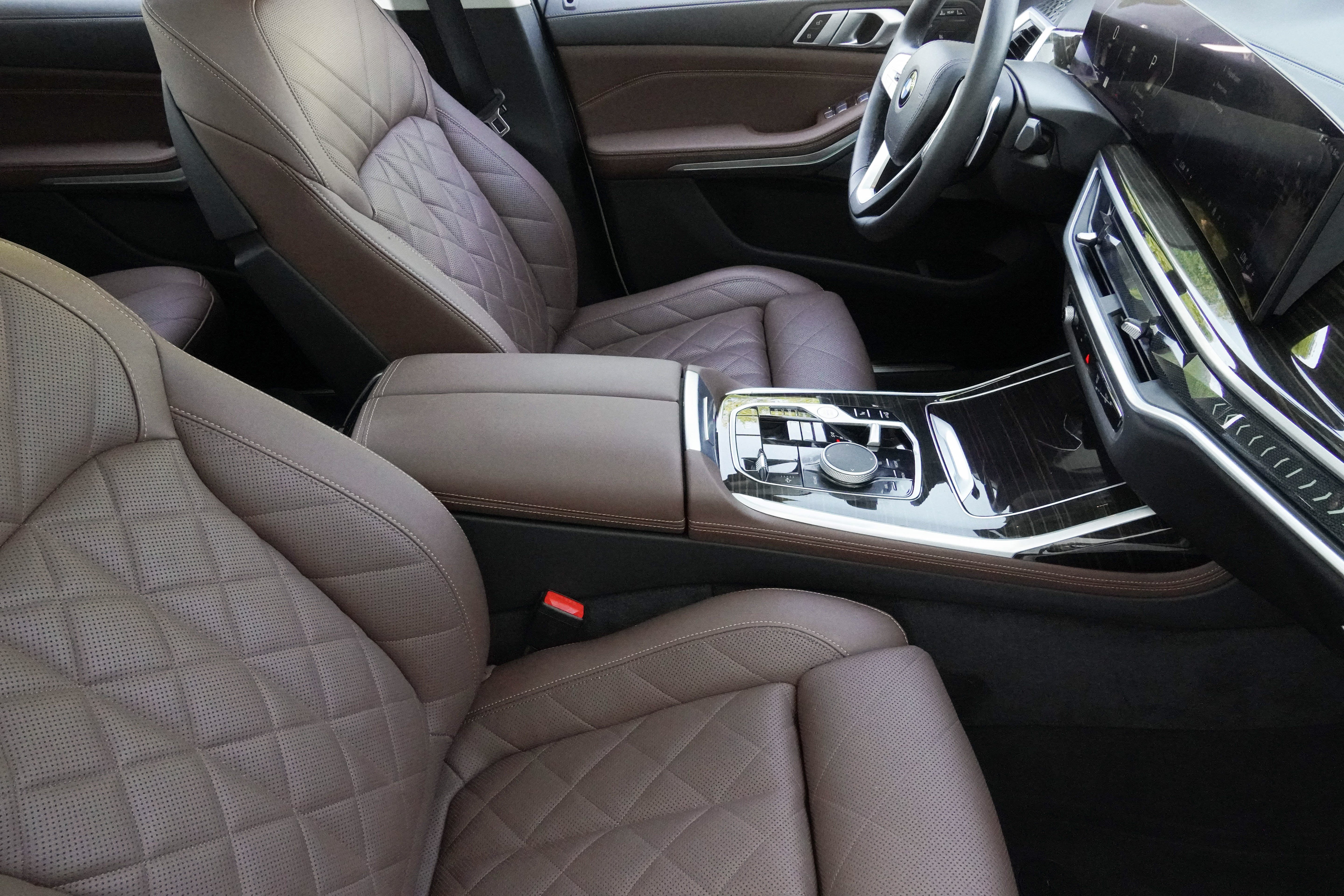 Certified 2024 BMW X7 xDrive40i w/ Premium Package AWD/4WD image 9