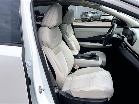 Used 2024 Nissan Ariya AWD image 8