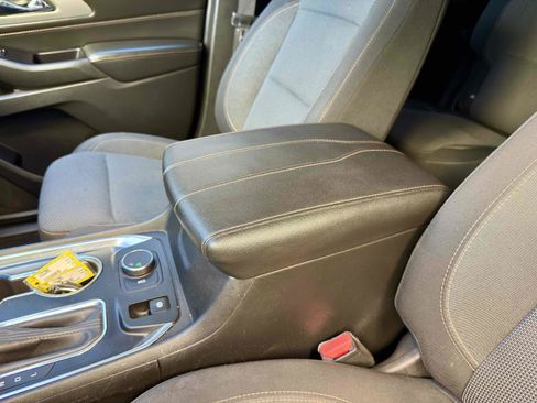 Used 2018 Chevrolet Traverse LT w/ LPO, Black Accent Package image 36