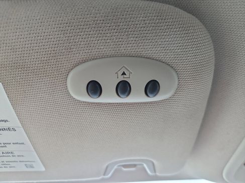 Used 2017 Ford Fusion SE w/ Fusion SE Technology Package image 23