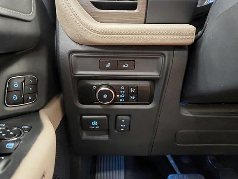 Used 2024 Ford Expedition Limited RWD image 29