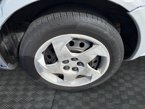 Used 2005 Pontiac Vibe w/ Power Group Value Package image 14