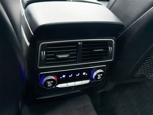 Used 2018 Audi Q7 3.0T Prestige image 28