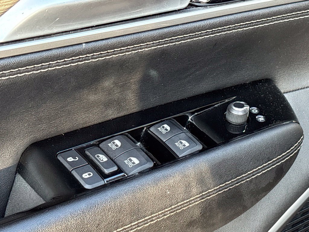 Used 2024 Jeep Wagoneer Series III AWD/4WD image 12