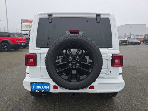 Used 2021 Jeep Wrangler Unlimited Sahara image 4