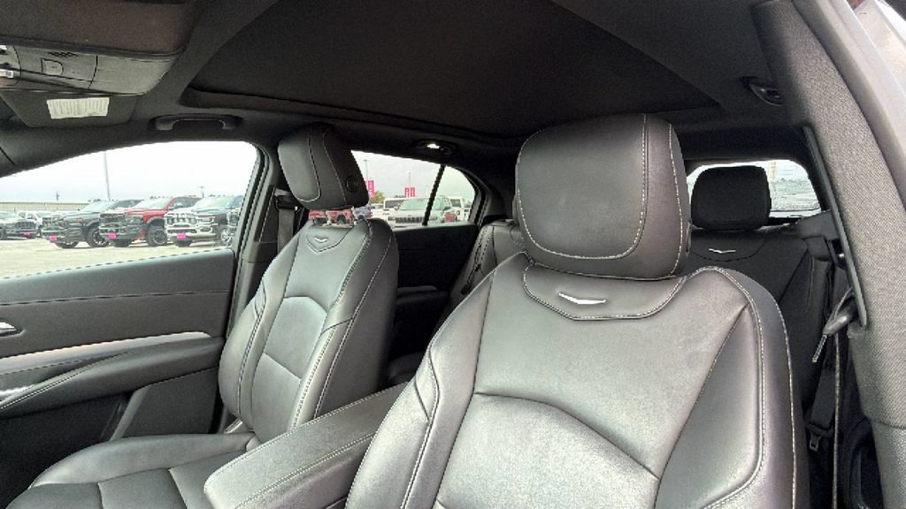 Used 2021 Cadillac XT4 Premium Luxury w/ Cold Weather Package FWD image 16