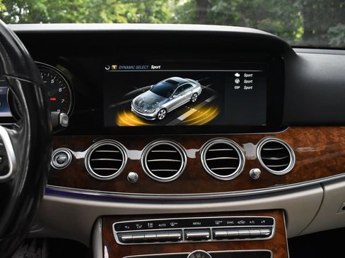 Used 2019 Mercedes-Benz E 300 4MATIC w/ Convenience Package image 36