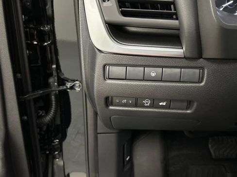 Used 2024 Nissan Rogue SV image 22