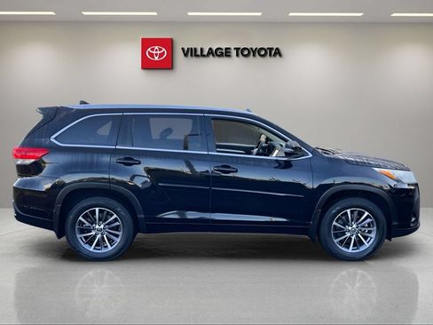 Certified 2017 Toyota Highlander XLE FWD image 6