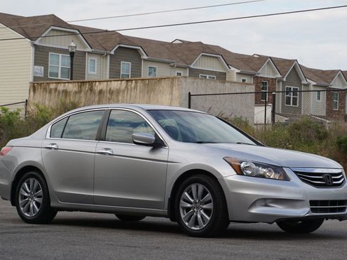 Used 2011 Honda Accord EX-L image 3
