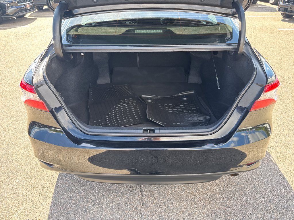 Used 2019 Toyota Camry LE FWD image 36