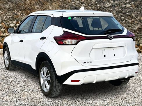 Used 2022 Nissan Kicks S image 10