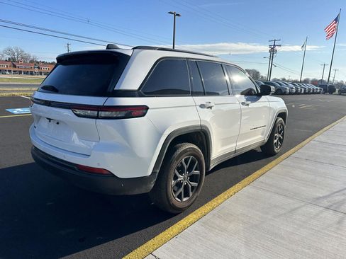 Used 2024 Jeep Grand Cherokee Altitude image 5