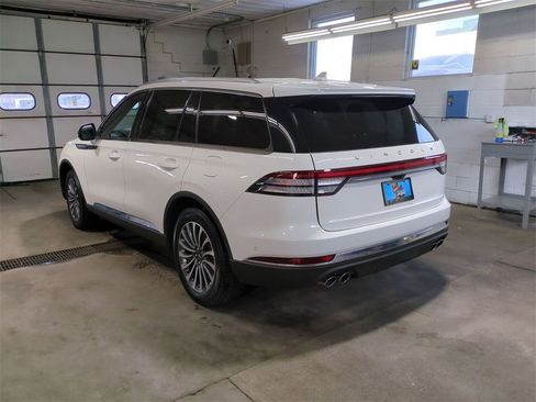 Certified 2023 Lincoln Aviator Reserve w/ Equipment Group 201A image 3